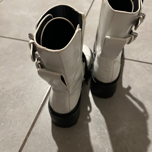 Boots - Picture 3 of 4